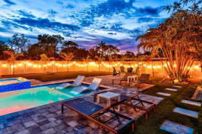 Sleeps 16 Tropical Pool House with Spa near Beach